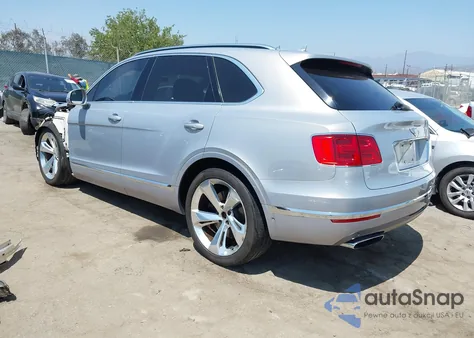 2017 Bentley Bentayga W12/W12 First Edition z USA, uszkodzony, nr VIN SJAAC2ZV7HC015855